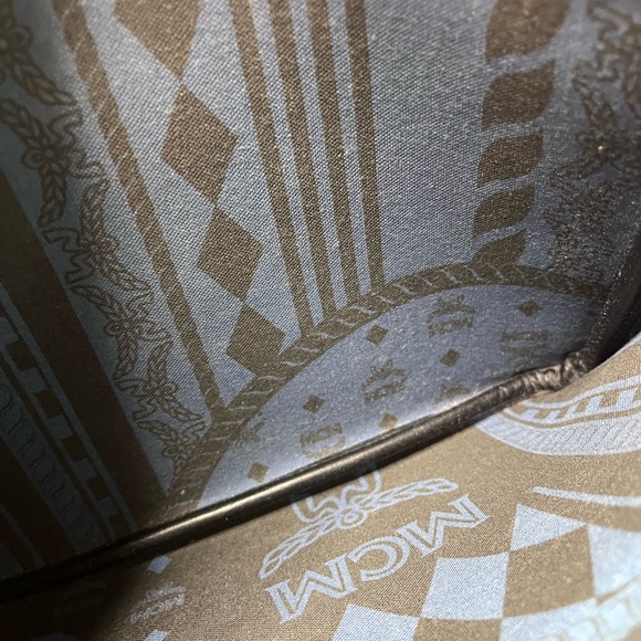 MCM Visetos Pouchette Silver *AUTHENTICATED* - Picture 7 of 10